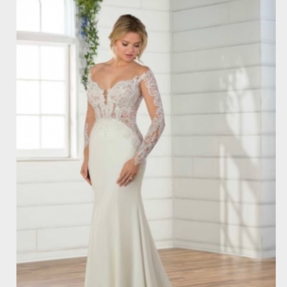 Never worn wedding gown
